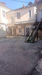 двор тюремщицы