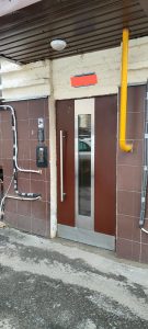 мужик звонит в техноподдержку и орет подъезд уральского