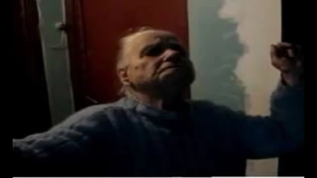 Проститутка рвётся в квартиру к Валентине Петровне